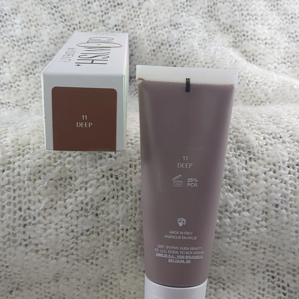 HUDA BEAUTY GloWish Multidew Tint Foundation in DEEP 11, 40ml/1.35fl oz
